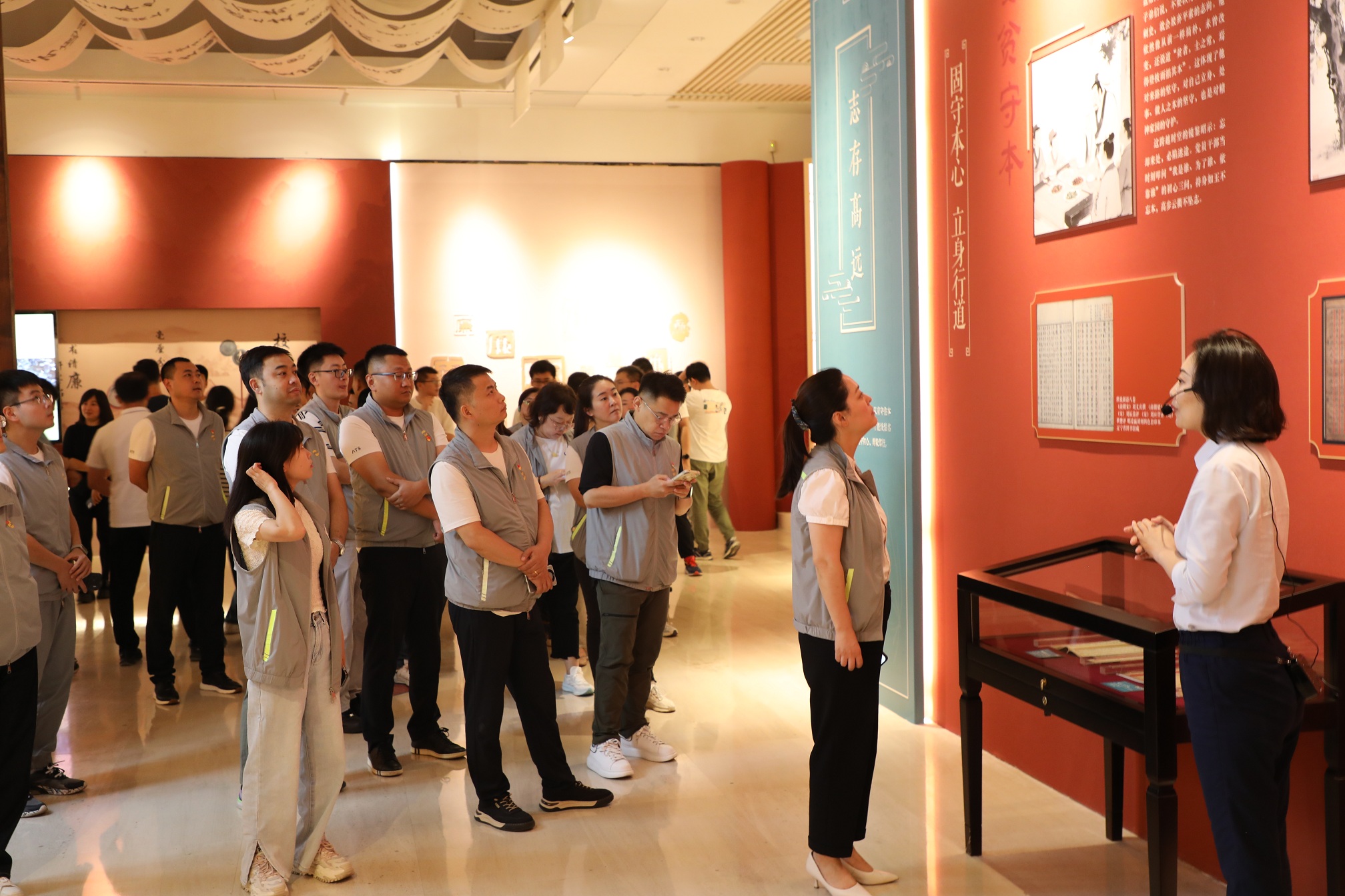 艾特斯公司组织参观辽宁省图书馆“廉韵清风——典籍里的廉洁故事”展览