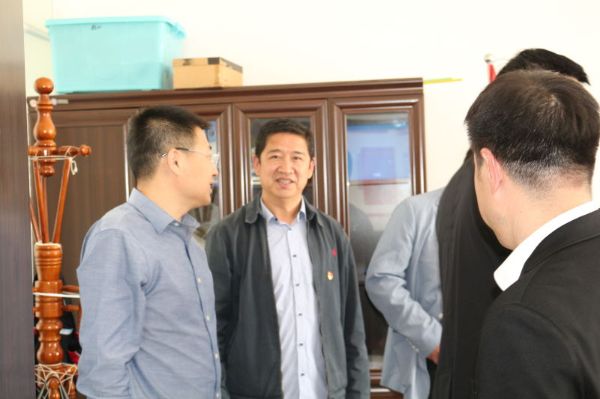 省建管公司到南八家子乡走访慰问扶贫干部